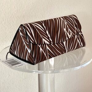 NWT Vera Bradley Foldable Sunglass Case Hard Case Banana Leaves Brown 6.25" X 3"